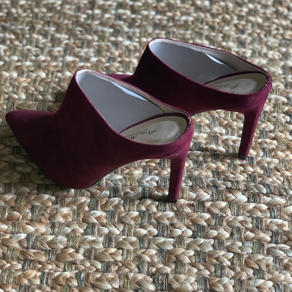 💥Host Pick💥 Pointed Toe Slip On Mule Heels - Picture 5 of 8